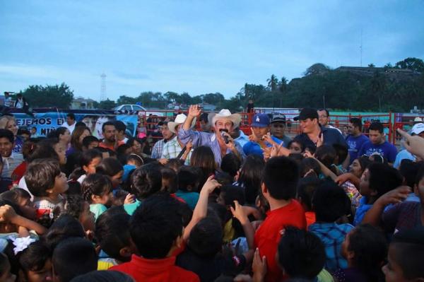imagen 3 de Política || Festejaron en San Blas a miles por el Día del Niño