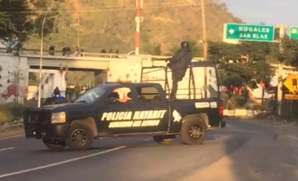 imagen 1 de Nota Roja || Aparecen 3 colgados en Puente Jacarandas