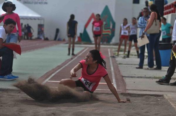 Comienza Estatal de Atletismo, deportistas buscaron clasificar a la ... - El Sol de Nayarit