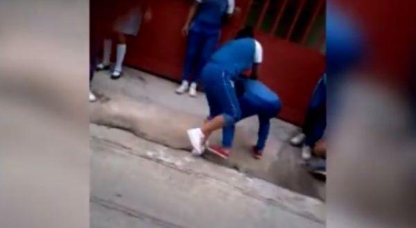 Adolescente se convulsiona luego de pelea con compañera