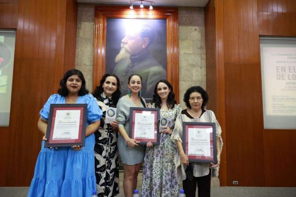 imagen 1 de Política || Presentan el libro En el Pórtico de lo Sensible