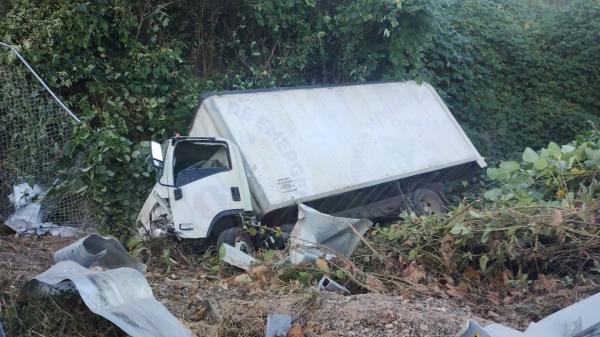imagen 1 de Nota Roja || Camión volcó en la autopista Jala-Vallarta
