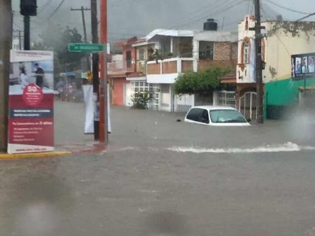 Fuerte tormenta ocasiona inundaciones en gran parte de Tepic - El Sol de  Nayarit